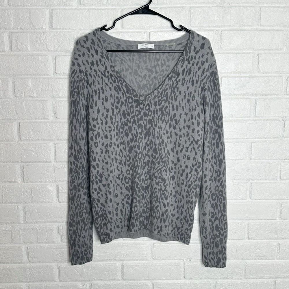 Equipment Cashmere V-Neck Sweater Animal Print Gray Leopard size Large‎